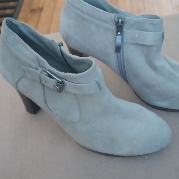 Grey Boot - Picture 2 of 2